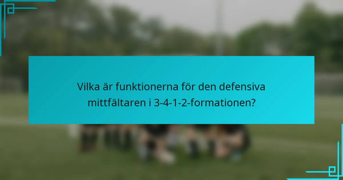Vilka är funktionerna för den defensiva mittfältaren i 3-4-1-2-formationen?